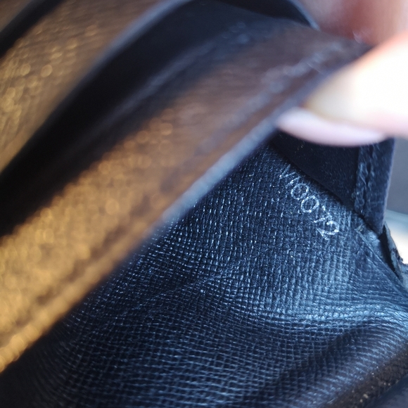 Authentic Louis Vuitton Taiga wallet - Picture 7 of 8